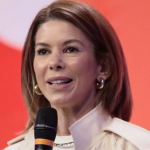 Daniela Beyruti surpreende e admite fracasso em programa do SBT