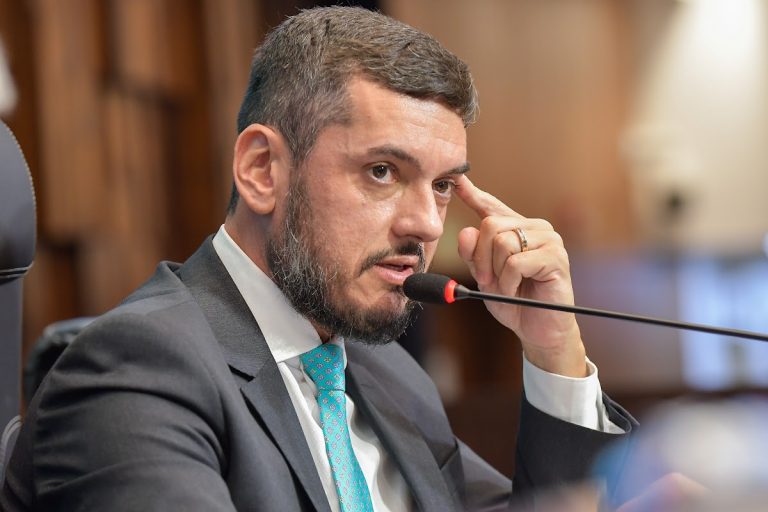 Deputados da base projetam Rodrigo Bacellar como sucessor de Cláudio