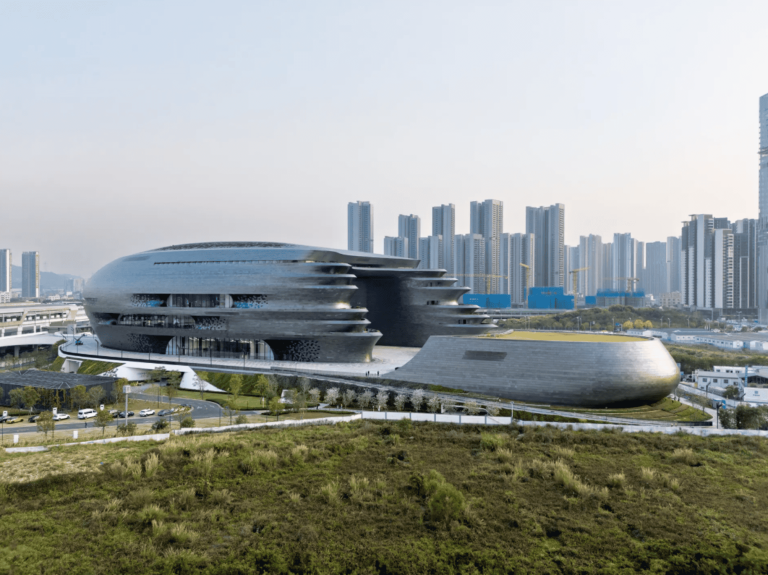 Em formato de nave espacial, museu celebra tecnologia na China