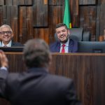 Em meio à empolgação com Thiago Pampolha, deputado esquece parecer