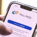 Em meio a escândalo, sistema do INSS fica fora do