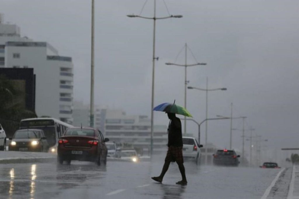 Entenda como chegada de frente fria deve impactar fim de