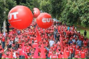 Esquerda dividida e ausência de Lula marcam atos do 1º