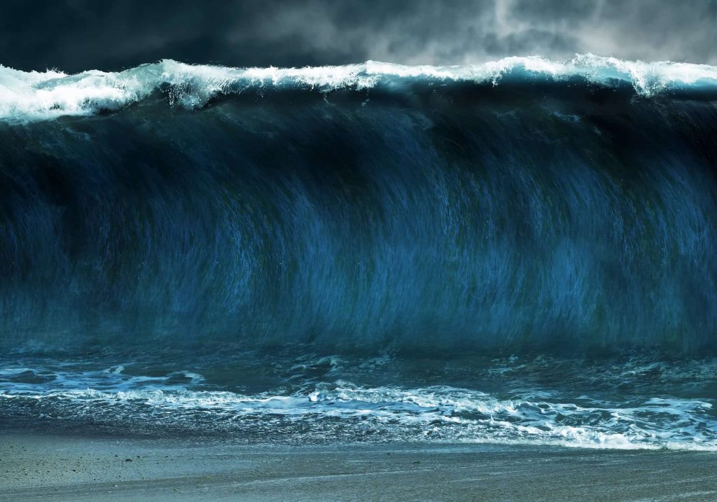 Esta muralha foi construída para conter tsunamis no Japão