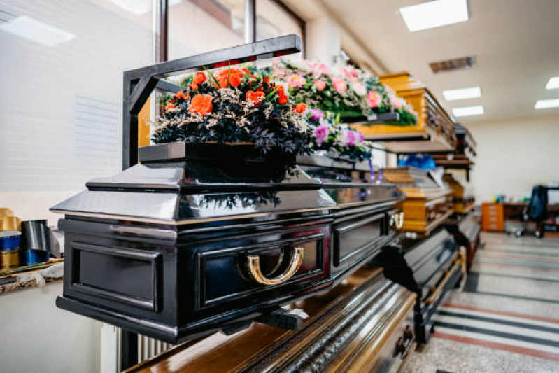 Estabelecimento funerário é condenado a indenizar famílias por troca de