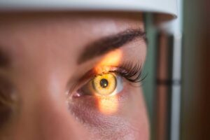 Estudo: exame nos olhos permite diagnóstico precoce de Parkinson
