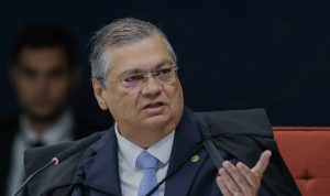 Flávio Dino processa servidor da Alerj por danos morais