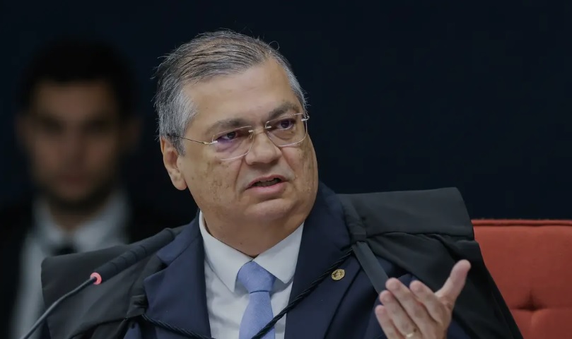 Flávio Dino processa servidor da Alerj por danos morais