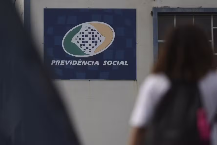 Fraude no INSS: governo promete apresentar proposta de ressarcimento a