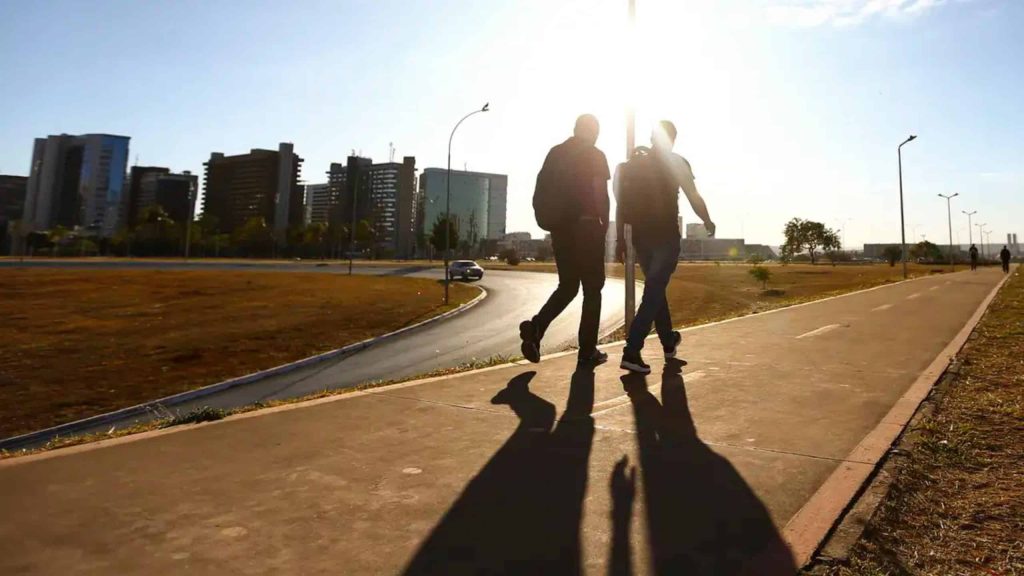 Friozinho, calor, chuva: como fica o tempo nesta semana no