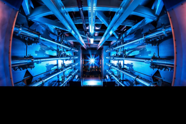 Fusão a laser está produzindo cada vez mais energia nos