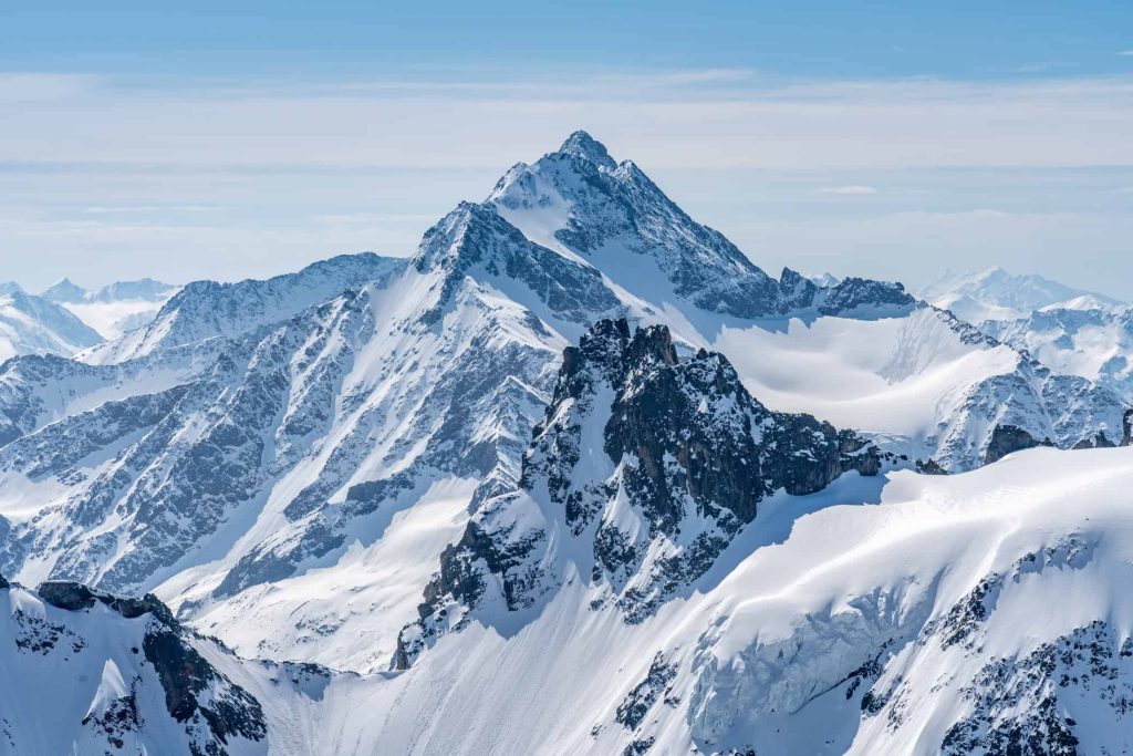 Geleira colapsa nos Alpes e soterra vila na Suíça; veja