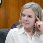 Gleisi responde ataque de Bolsonaro a Janja e diz que