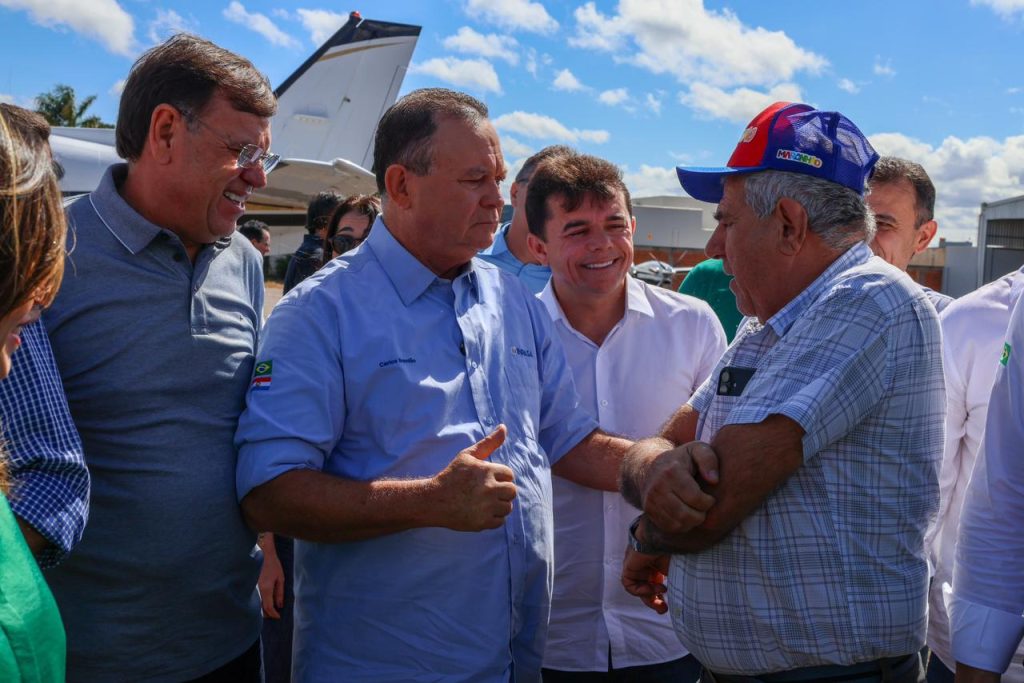 Governador Carlos Brandão anuncia pacote de obras durante visita à