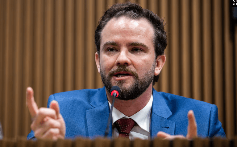 Governo planeja bloqueio de gastos para proteger política fiscal