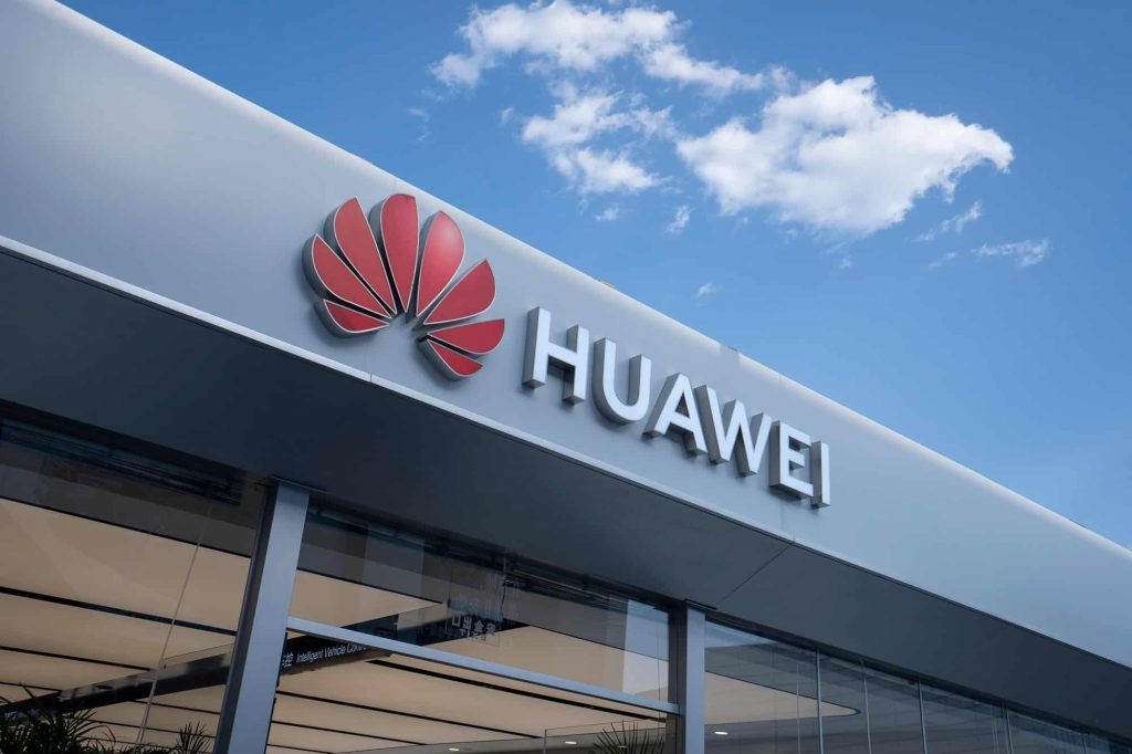 Guerra dos chips: EUA proíbem uso de produtos da Huawei