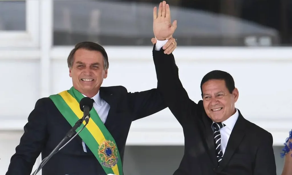 Hamilton Mourão afirma que Bolsonaro aceitava transição para Lula e
