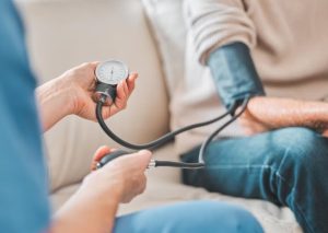 Hipertensão arterial: risco ignorado por jovens pode causar infarto