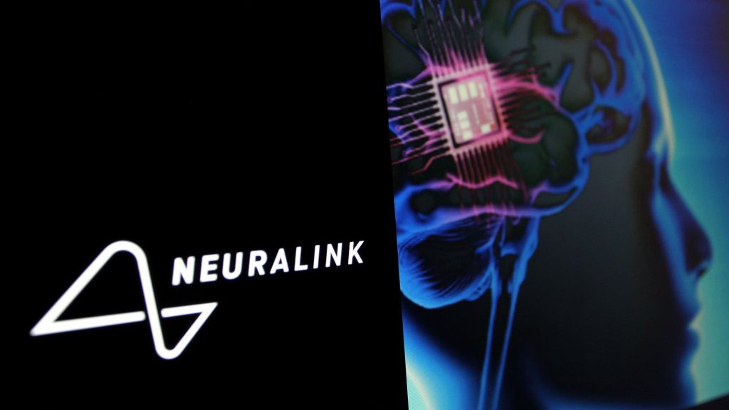 Homem usa chip Neuralink para gravar e editar vídeo