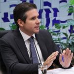 Hugo Motta diz que governo faz ‘gambiarra’ e Congresso está