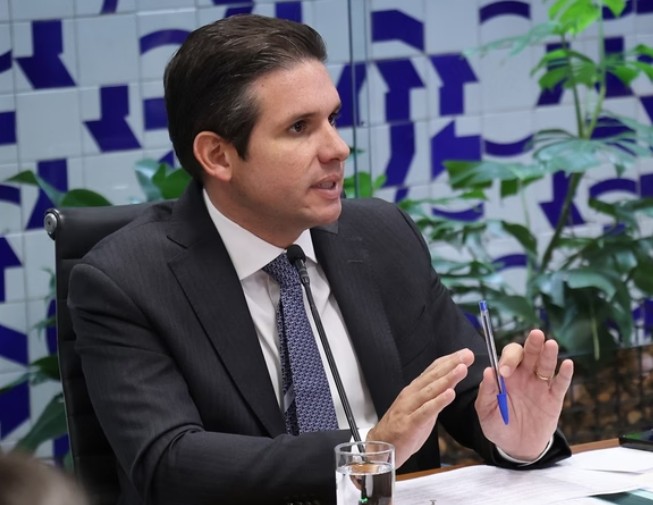 Hugo Motta diz que governo faz ‘gambiarra’ e Congresso está