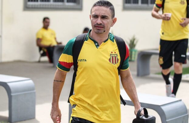 Ídolo da torcida, atacante Pimentinha deixa o time do Sampaio
