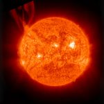 Imagem surpreendente de erupção solar massiva feita por satélite