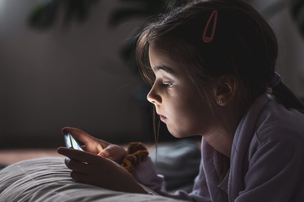 Infância digital: Câmara debate proteção de crianças na internet