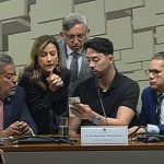 Influenciador Rico Melquiades joga “Tigrinho” durante CPI das Bets