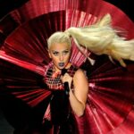 Lady Gaga faz show nas areias de Copacabana
