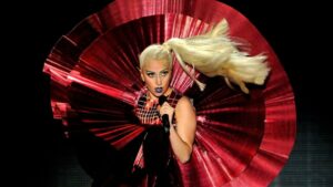 Lady Gaga faz show nas areias de Copacabana