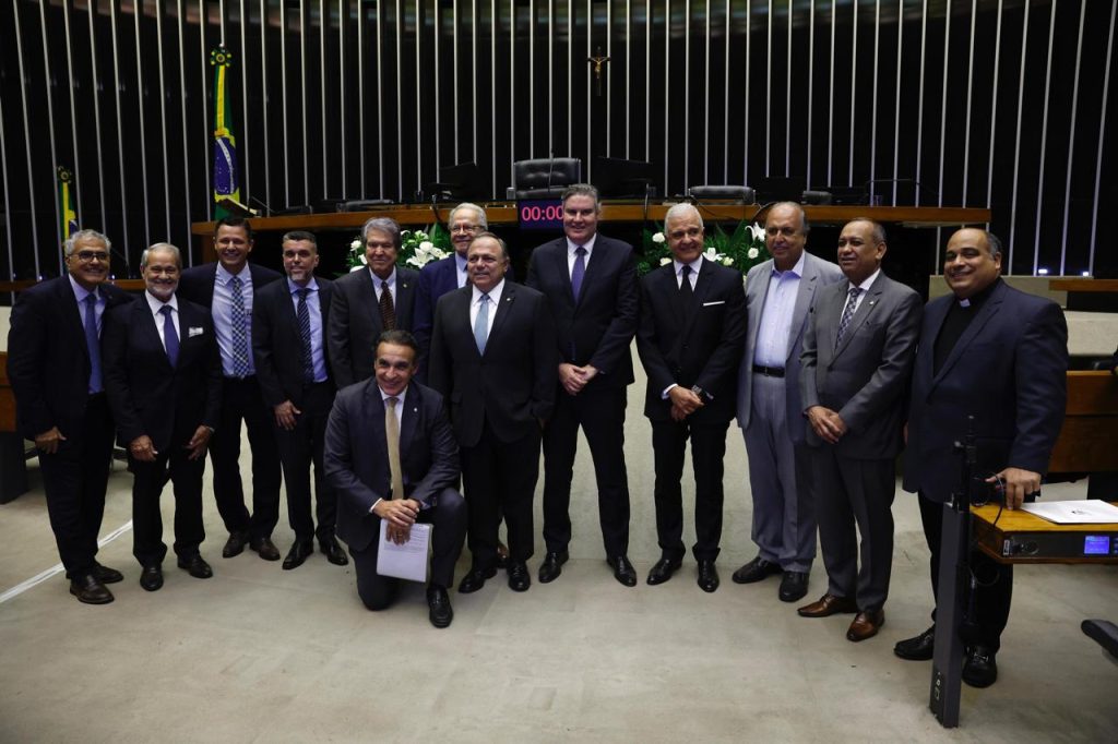 Light é homenageada em sessão solene na Câmara dos Deputados