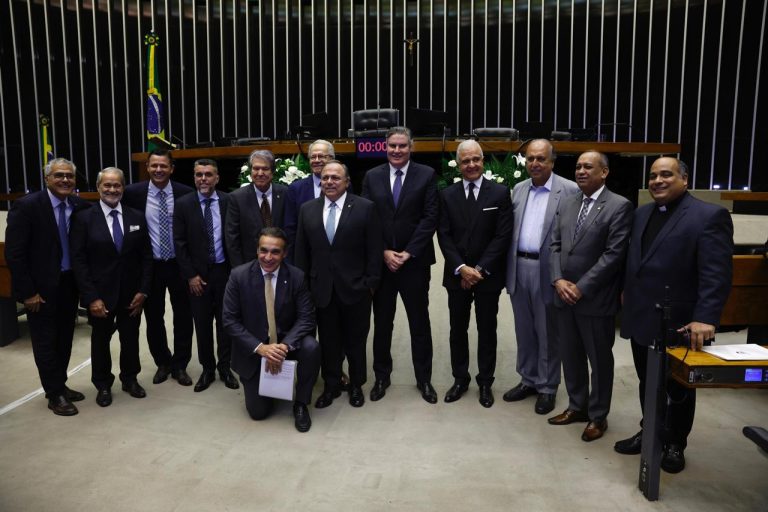 Light é homenageada em sessão solene na Câmara dos Deputados