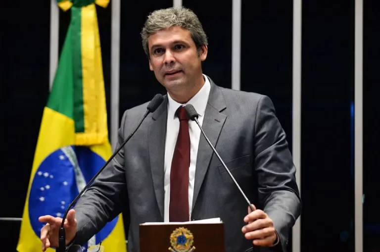 Lindbergh prestará depoimento à PF em inquérito contra Eduardo Bolsonaro
