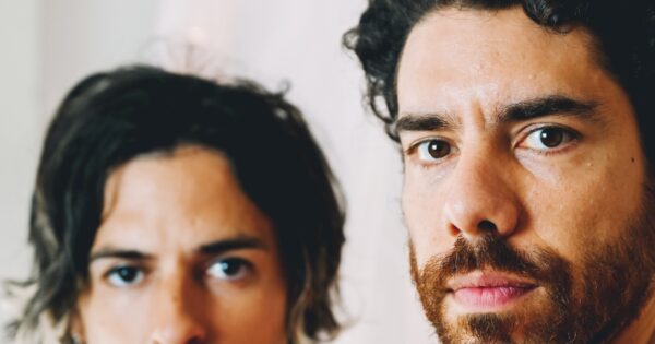 Luca Argel e Filipe Sambado apresentam espetáculo “Sol em Gémeos”,