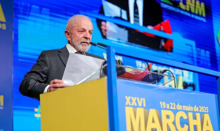 Lula anuncia crédito para reformas habitacionais