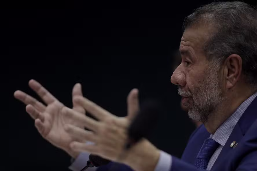 Lupi anuncia saída do Ministério da Previdência em meio a