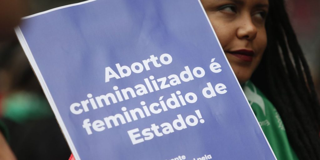 Meninas mães passam de 14 mil e só 1,1% tiveram
