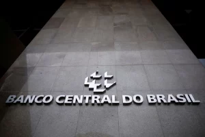 Mercado melhora expectativa sobre economia com PIB a 2,14%