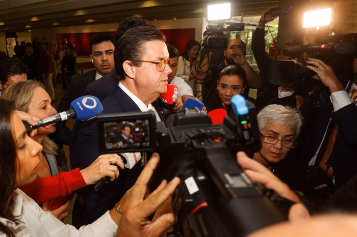 Ministro da Previdência chega ao Senado para explicar fraudes no