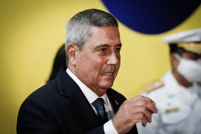 Moraes pede que PGR se manifeste em 5 dias sobre