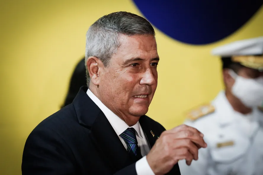 Moraes pede que PGR se manifeste em 5 dias sobre