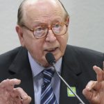 Morre no Rio, aos 97 anos, o escritor e gramático