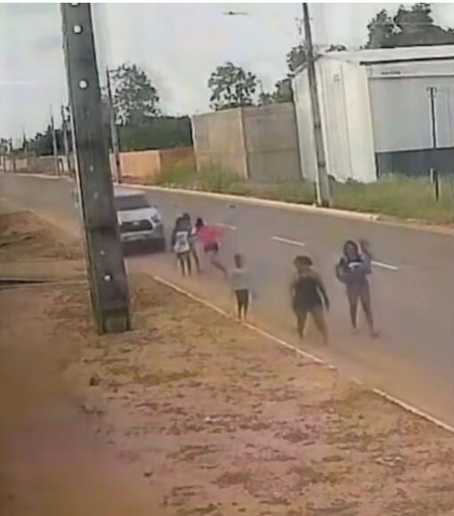 Mulher morre e outras sete pessoas ficam feridas após atropelamento
