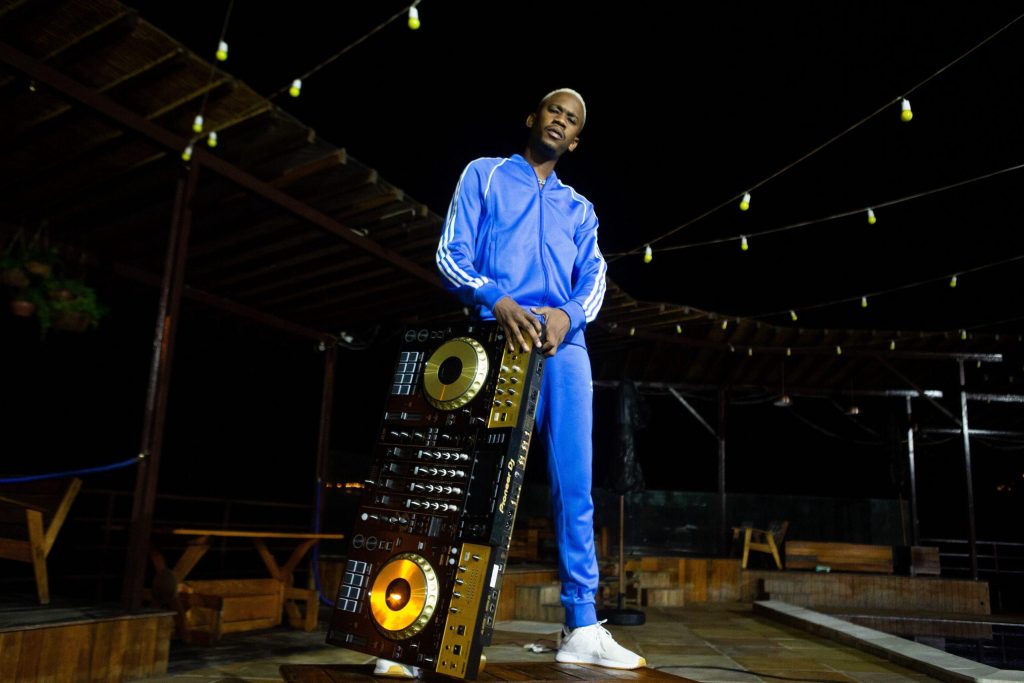 Noite de funk e muito ritmo: DJ Zullu comanda a