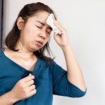 O que é a perimenopausa e como afeta as mulheres?