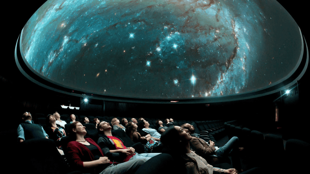 Olhar Espacial: o teatro da astronomia te convida para um