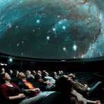 Olhar Espacial: o teatro da astronomia te convida para um