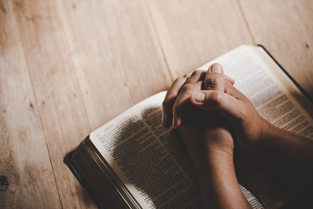 PL propõe criação de espaços para reflexão religiosa em escolas
