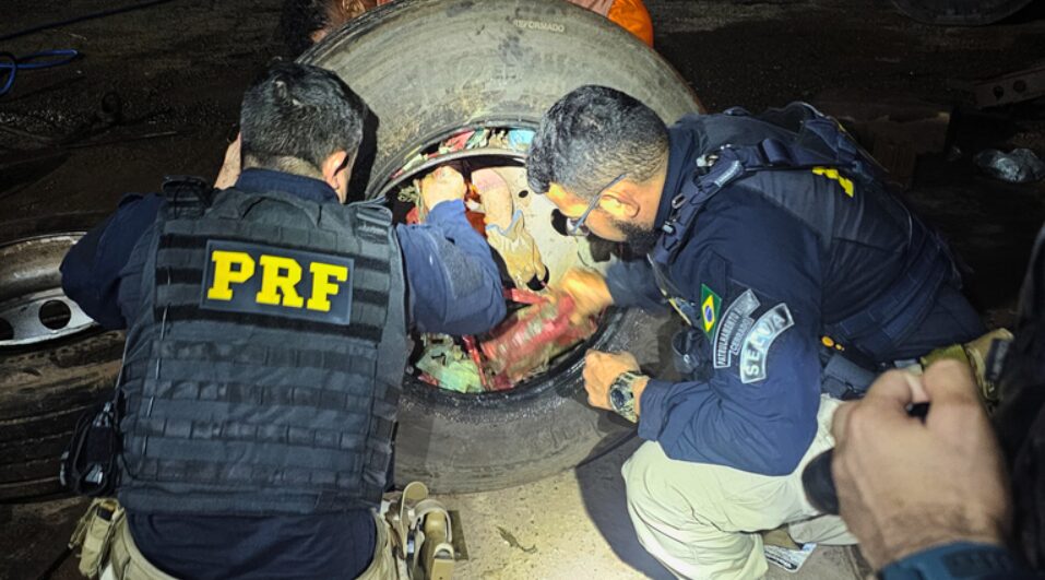 PRF apreende mais de 188 kg de drogas escondidas em